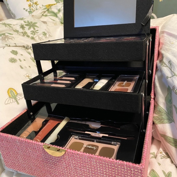 BEAUTY BOX makeup kit: So Posh Edition - Picture 8 of 10